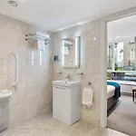 Gardiner 3*